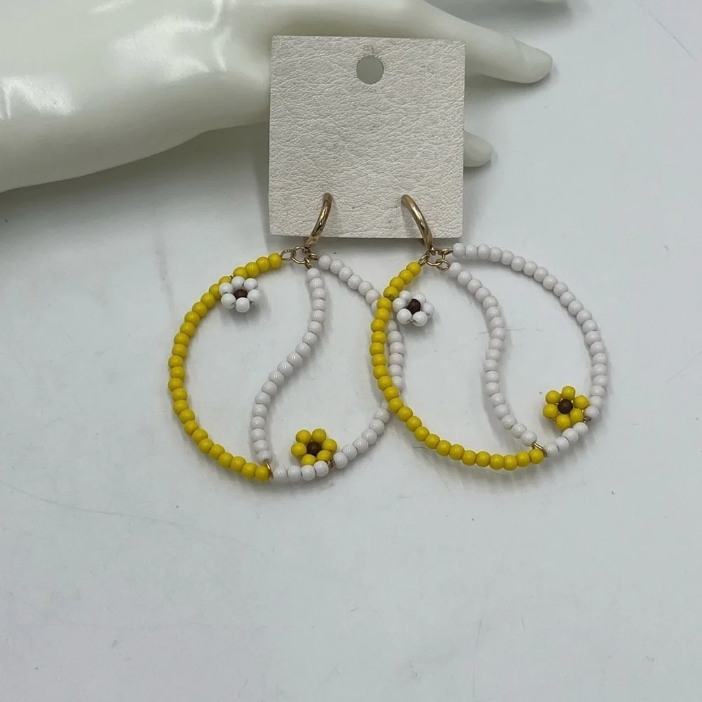 FREE PEOPLE AMONG THE‎ WILDFLOWERS HOOP YIN AND YANG YELLOW/WHITE  EARRINGS
